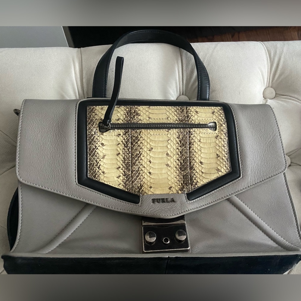 Furla Alice Medium Shoulder Bag